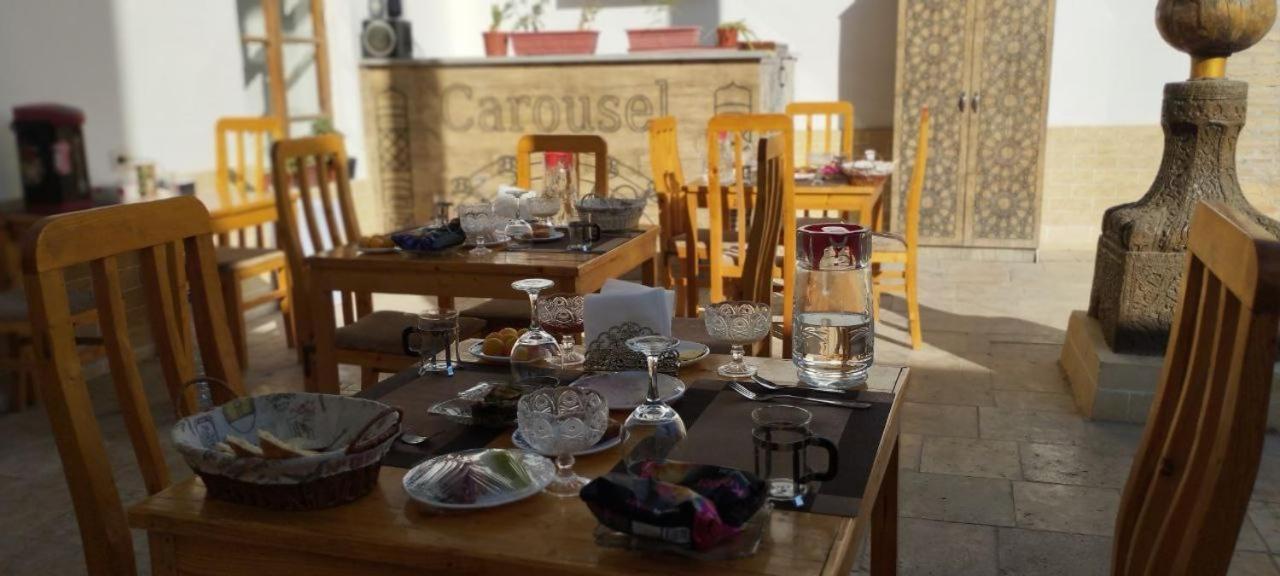 Carousel Hotel Хива Екстериор снимка